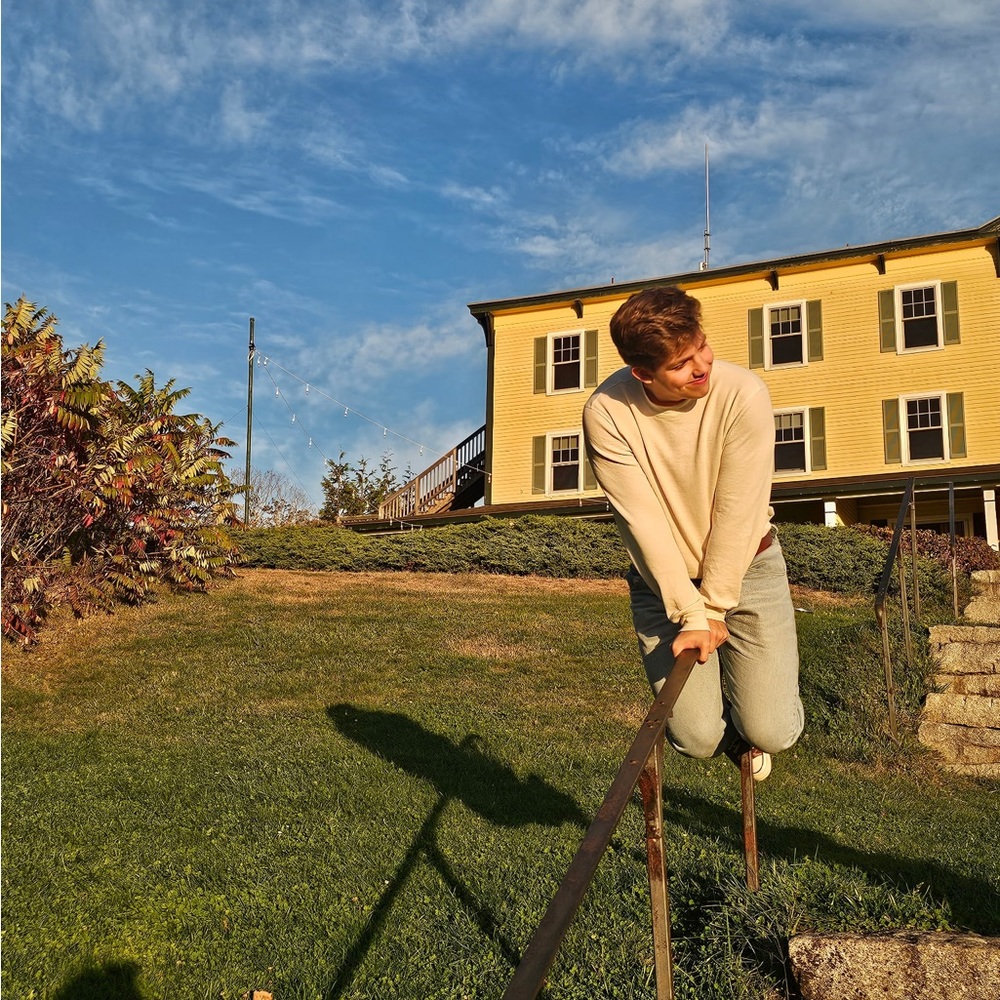 Meet your Posher, Maxwell